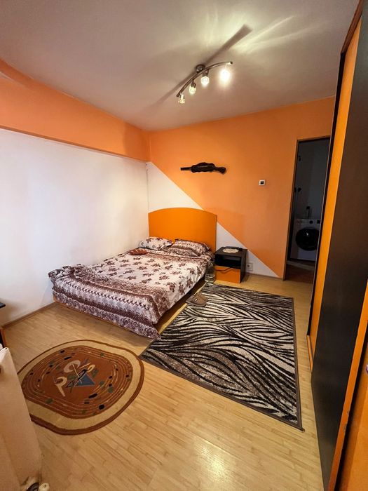 Inchiriez apartament 2 camere.