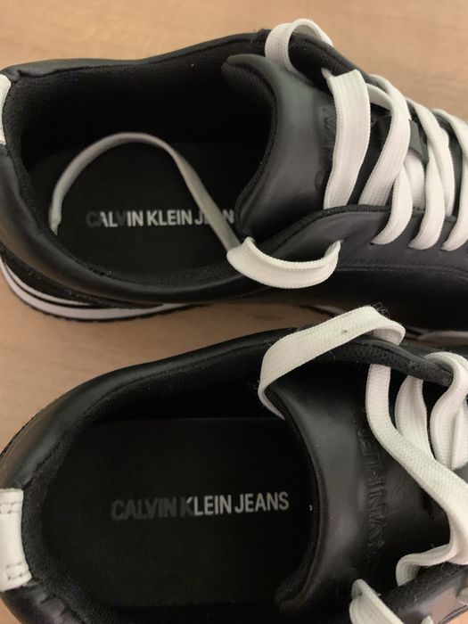 Продам оригинал Calvin Klein демисезонные