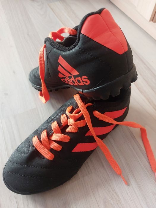 Детски футболни обувки