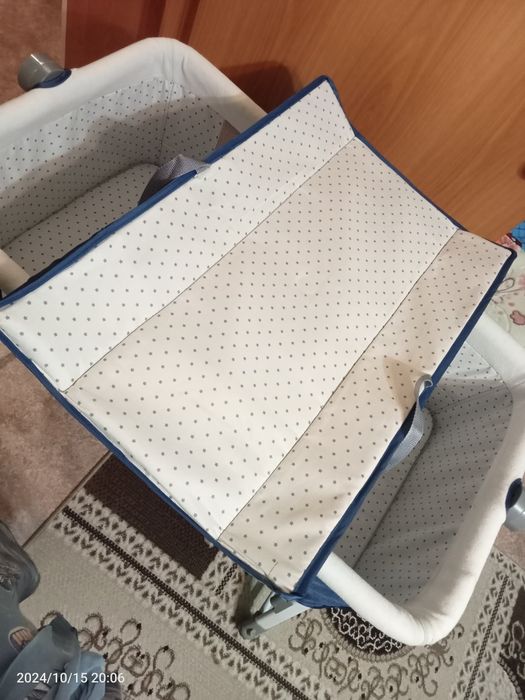 Продам приставную кроватку !