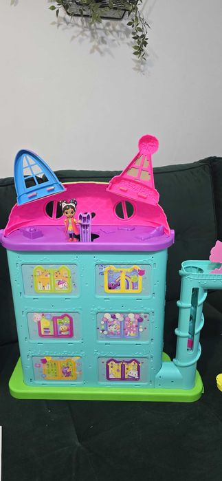 Casa Gabby's dollhouse