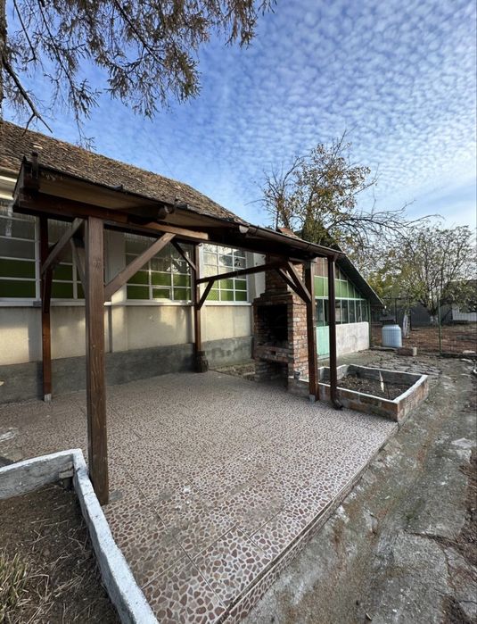 Casa de vânzare ,2 corpuri