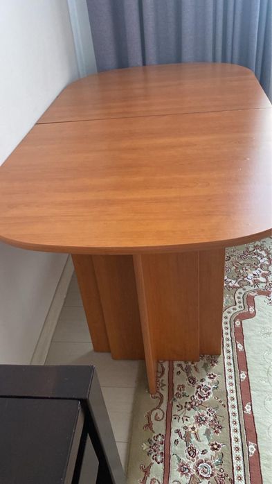 Большой стол для зала