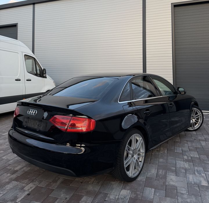 Audi A4 B8 2.0 TDI • Limuzina •