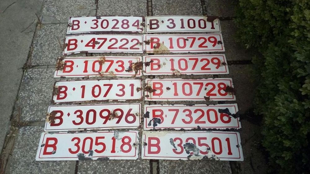 Стари ретро табели и табла