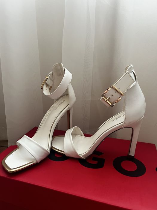 Дамски сандали на висок ток