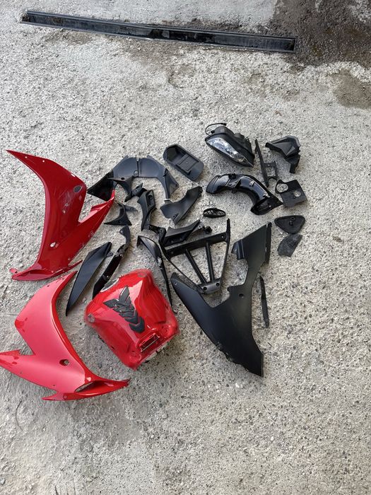 Dezmembrez yamaha r1 rn12 piese