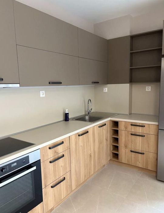 Дава се под наем Тристаен апартамент в София, Хладилника - 100 кв.м за 1396.38 € - Снимка #3