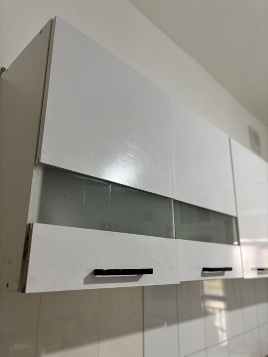 Ас үй гарнитуры сатылады.