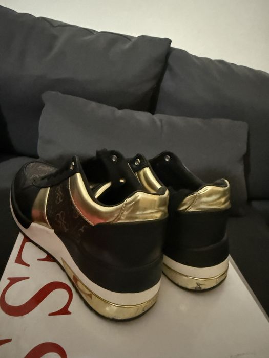 Adidasi dama guess marimea 37