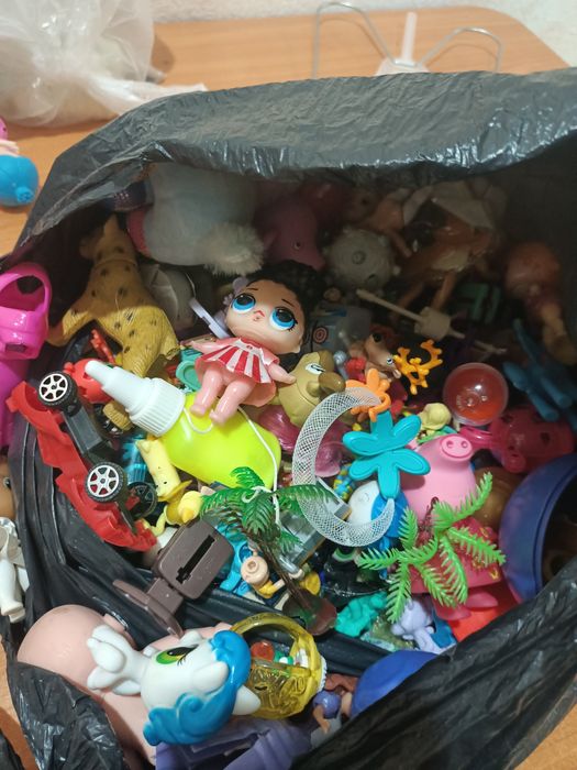 Продам игрушки от Киндер