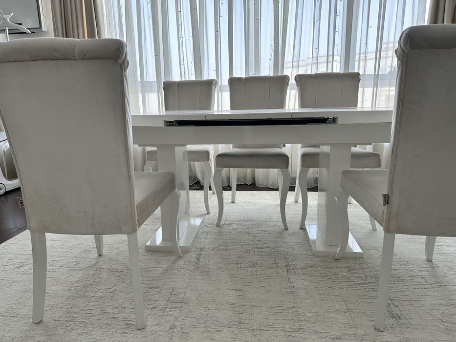 Стол со стульями