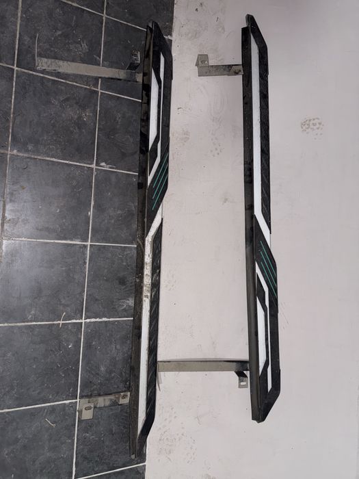 Продам пороги на Lexus rx300