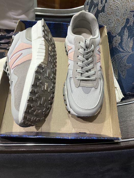 Продам кроссовки