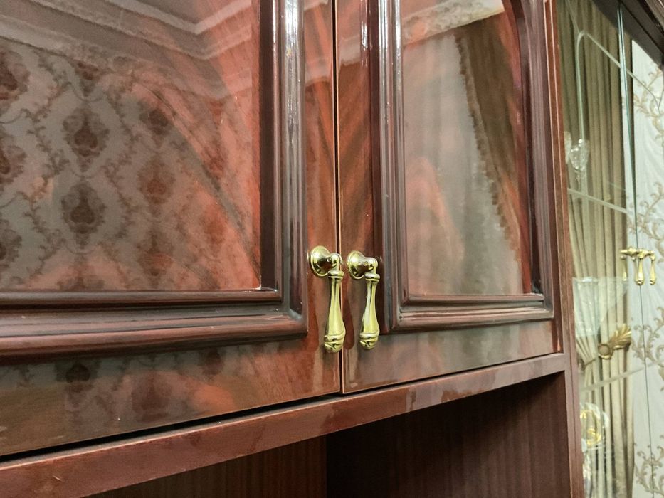 Мебель Итальянская горка, стулья, в хорошем состоянии