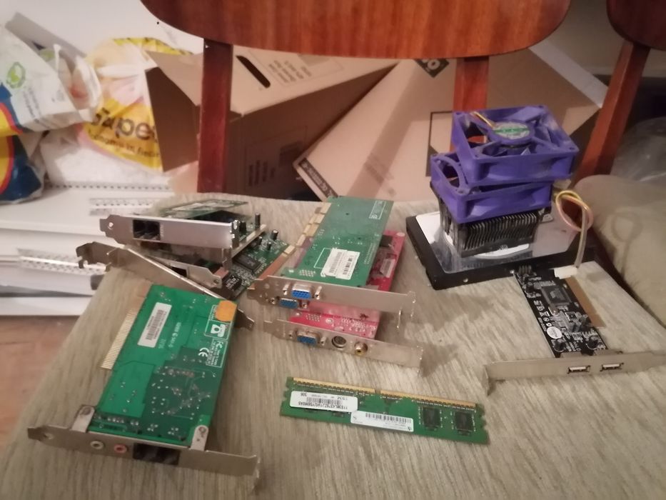 Componente PC: placi de baza, audio, video, internet, telefon, diverse