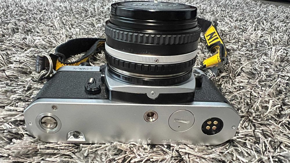 Nikon FM2 impecabil-functional cu blitz Sunpak Auto 260 si 3 obiective