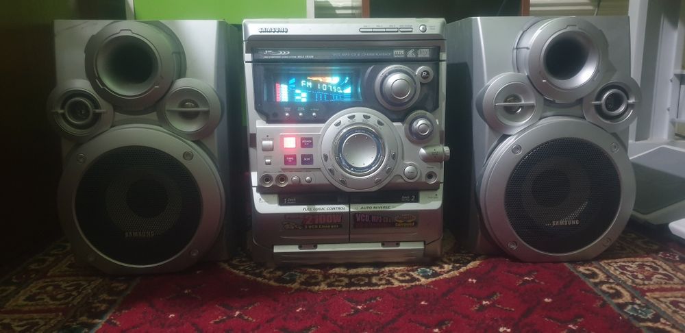 Музыкальний центр