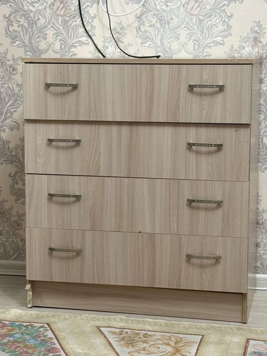 Шкаф и тумбочка со скидкой