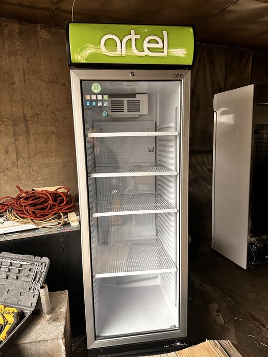 Продам ветринный холодильник