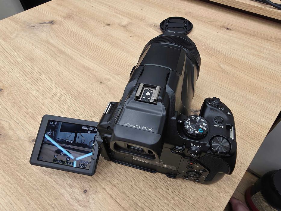 Camera Nikon P1100
