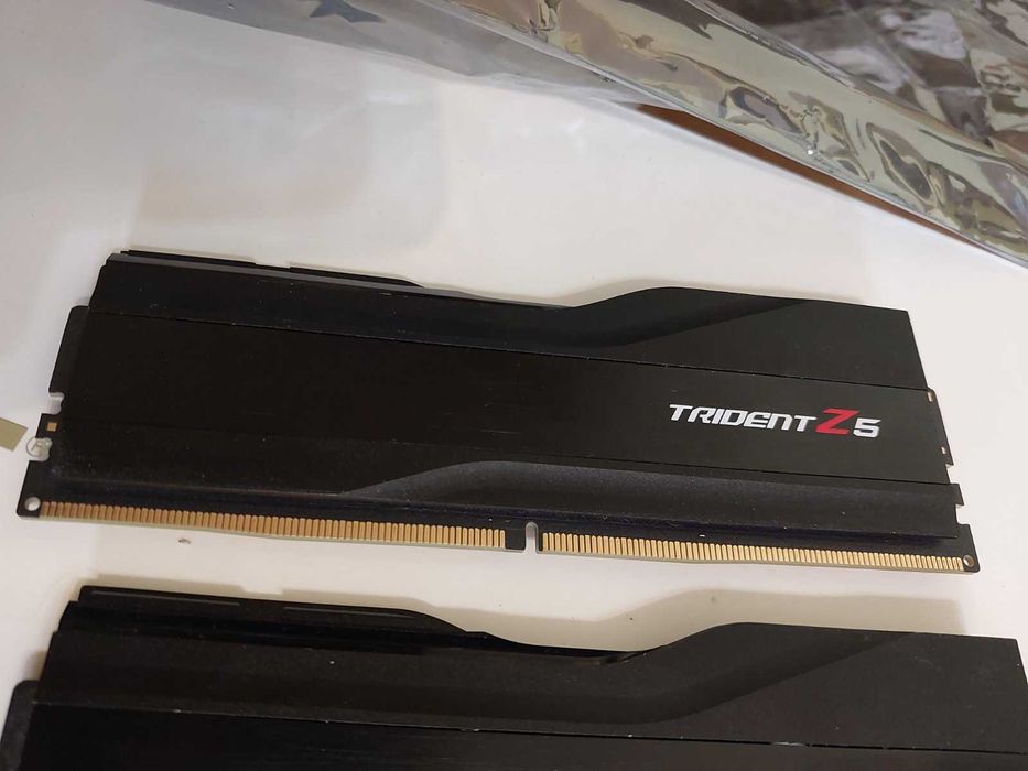 32GB DDR5 6400MT/s CL32 - G.Skill TridentZ 5 (XMP)