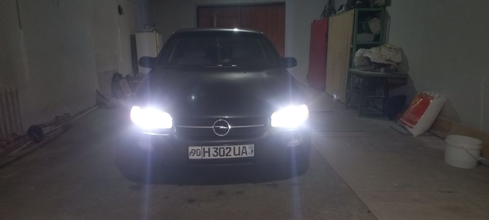 Опель омега Б дорест 2001 года
