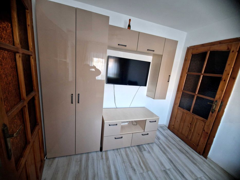 Inchiriez apartament