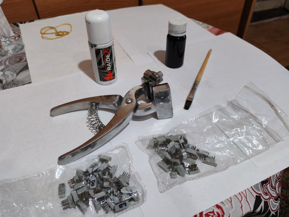 Clește mecanic pentru tatuat iepuri