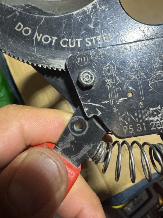Knipex mare 95 31 280 siguranta blocare lipsa
