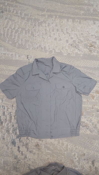 Продаются военные рубашки.