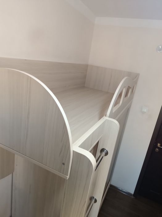 Bolalar xonasi uchun 2 qavatli kravat