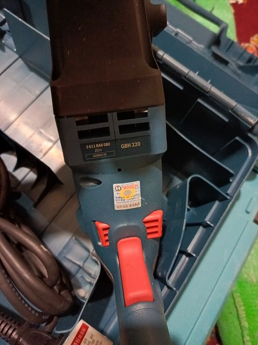 Перфоратор Bosch GBH 220 оригинал.