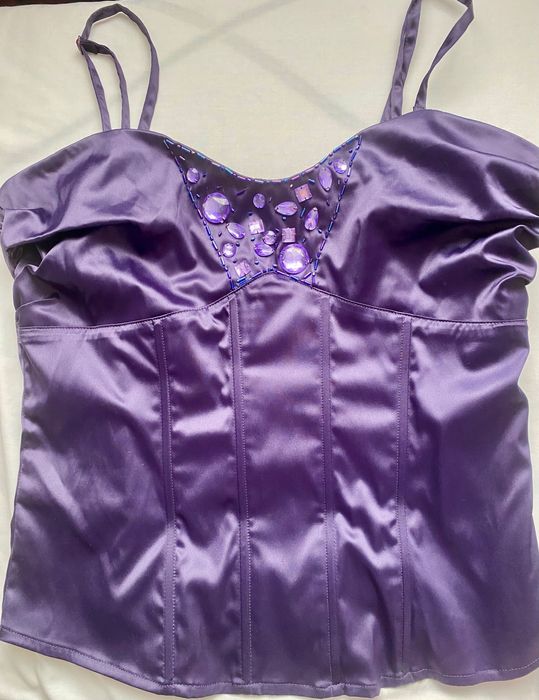 Бюстие с лилаво с камъни