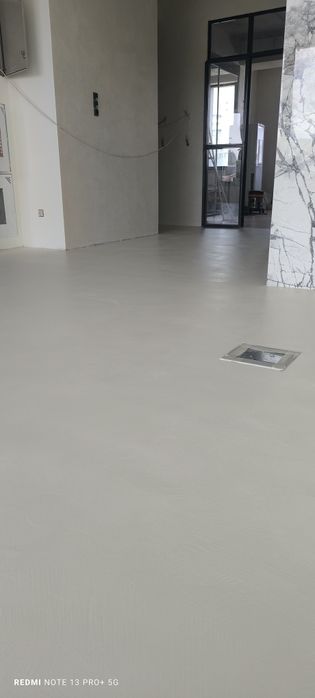 Микроцемент на пол и на стену.