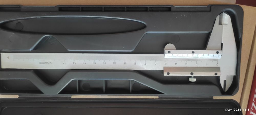 Штангенциркуль стальной.