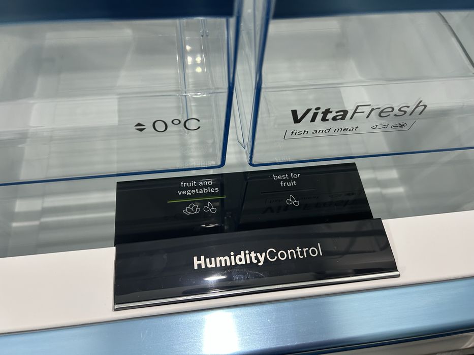 Хладилник с фризер BOSCH KGN56XIDR нов във гаранция