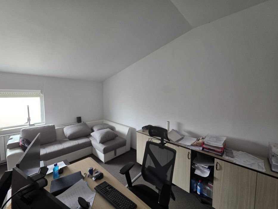 Hala de inchiriat - Oradea, Episcopia str. Santaului nr.27