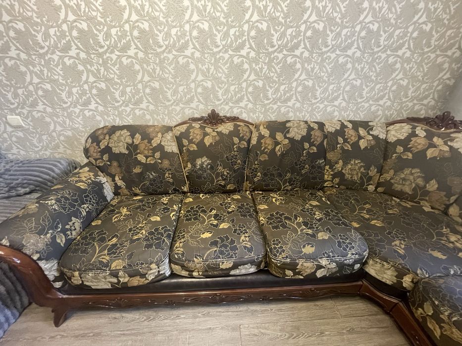 Продам раритетный диван , раскладной