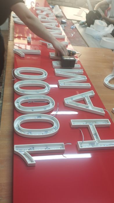 Tashqi reklama xizmati biz bilan oson va sifatli