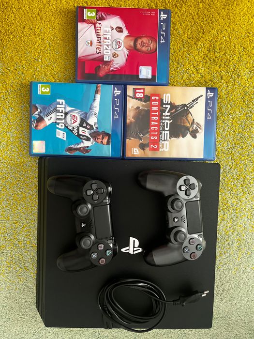 PlayStation 4 PRO 1T cu 3 jocuri
