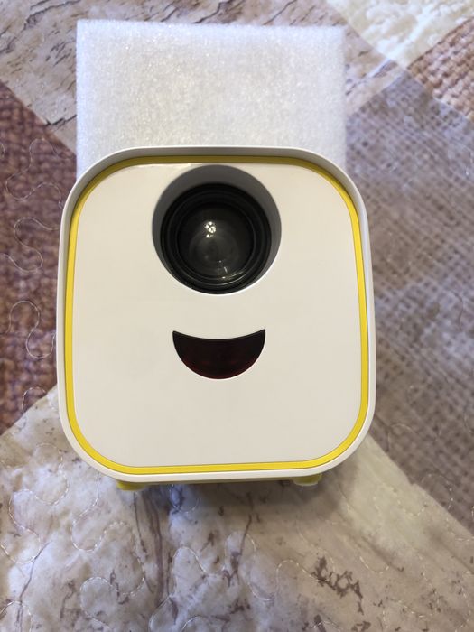 Vând mini videoproiector copii L1