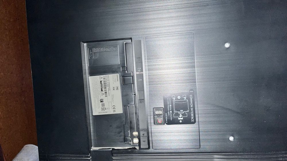 Vând televizor Samsung QLED 160 defect