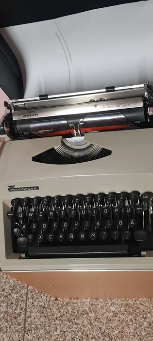 Mașină de scris Adler Contessa impecabilă