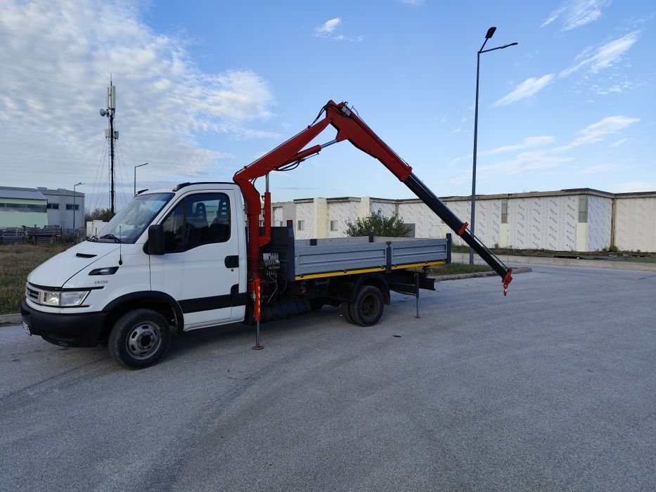 Транспортни услуги с тристранен самосвал с кран