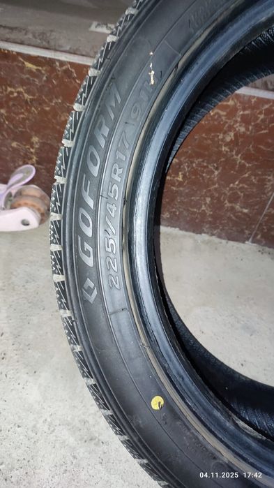 Продам зимние шины 225/45 R17