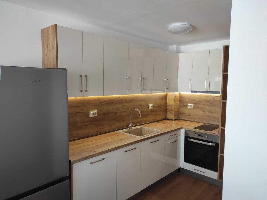 Дава се под наем Двустаен апартамент в Асеновград - 76 кв.м за 510 € - Снимка #1