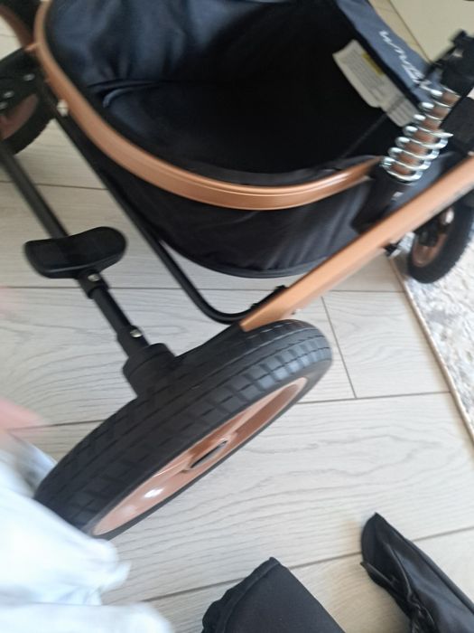 Продаю коляску новую 2в1