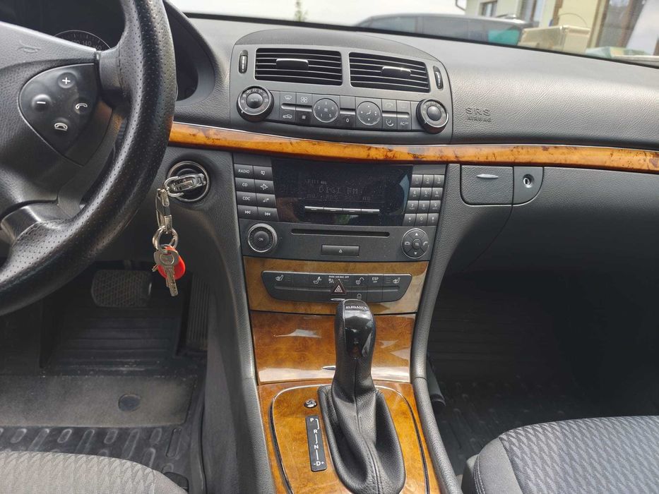 Vând Mercedes e classe 220 , w211 , automat , , chilometri originali.