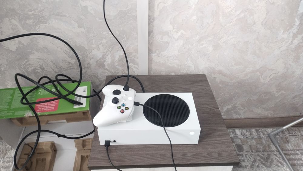 Продаю либо обменяю X box series s